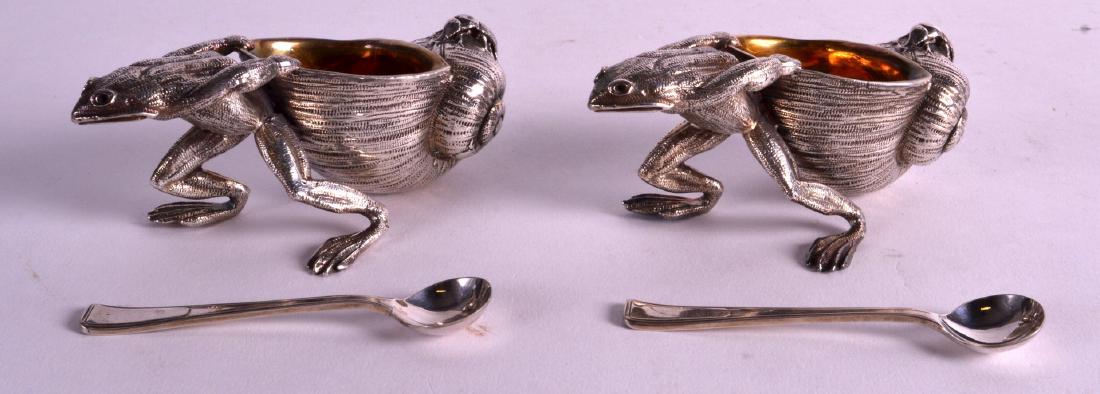 A LOVELY PAIR OF CONTINENTAL WHITE METAL NOVELTY SALTS (1 of 1)