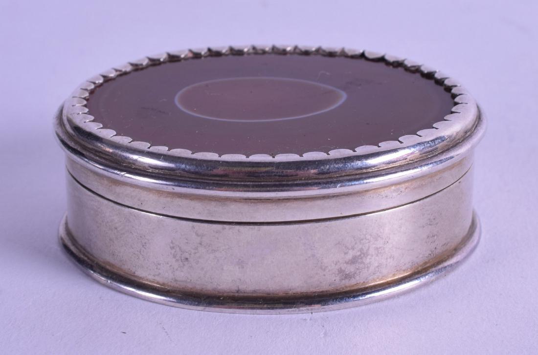 A HEAVY 1960S ENGLISH SILVER AND AGATE SNUFF BOX of (1 of 1)