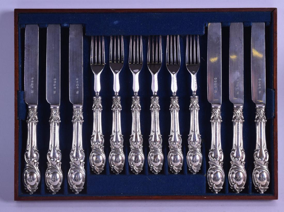 A SET OF SIX VICTORIAN SILVER HANDLED KNIVES AND FORKS (1 of 1)