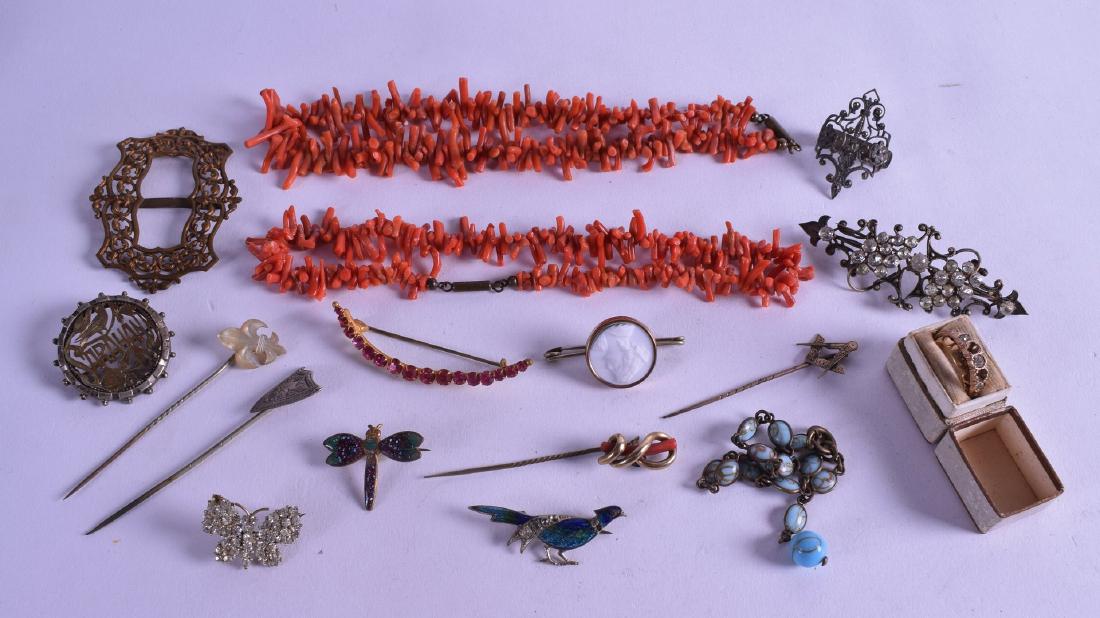 A VINTAGE CARVED STICK CORAL NECKLACE together with (1 of 1)