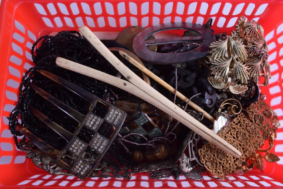 A COLLECTION OF COSTUME JEWELLERY together with a pair: A COLLECTION OF COSTUME JEWELLERY together with a pair of bone glove stretchers etc. (qty)