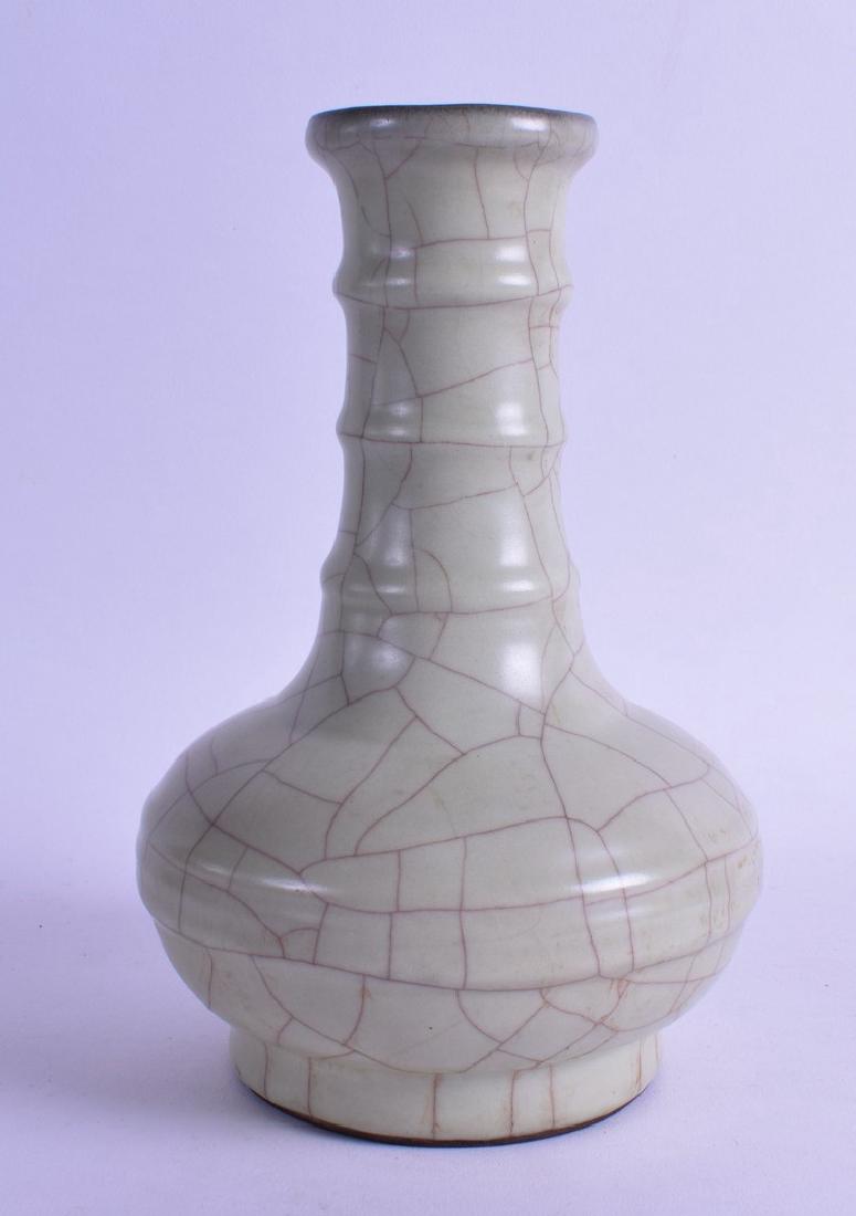 A CHINESE GE TYPE STONEWARE RIBBED VASE with grey lip (1 of 3)