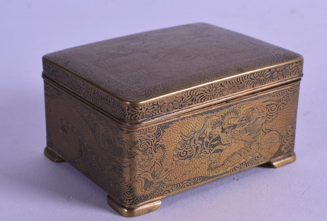 A 19TH CENTURY JAPANESE MEIJI PERIOD KOMAI TYPE BOX AND (1 of 2)