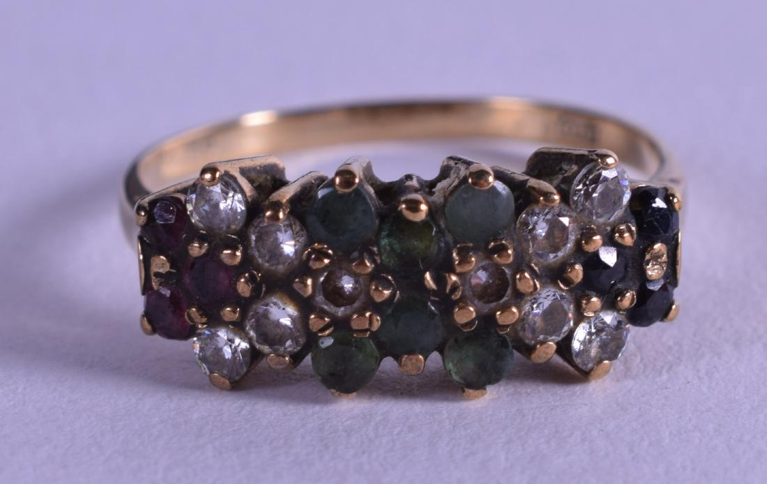 AN 18CT YELLOW GOLD DIAMOND RUBY AND EMERALD RING.: AN 18CT YELLOW GOLD DIAMOND RUBY AND EMERALD RING.