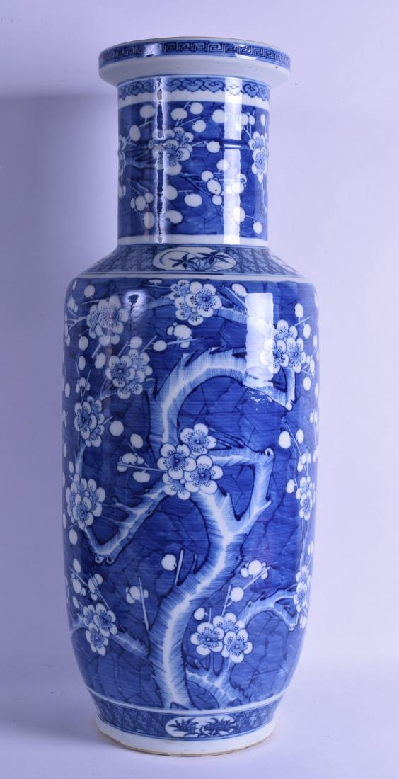 A LARGE 19TH CENTURY CHINESE BLUE AND WHITE PORCELAIN (1 of 3)