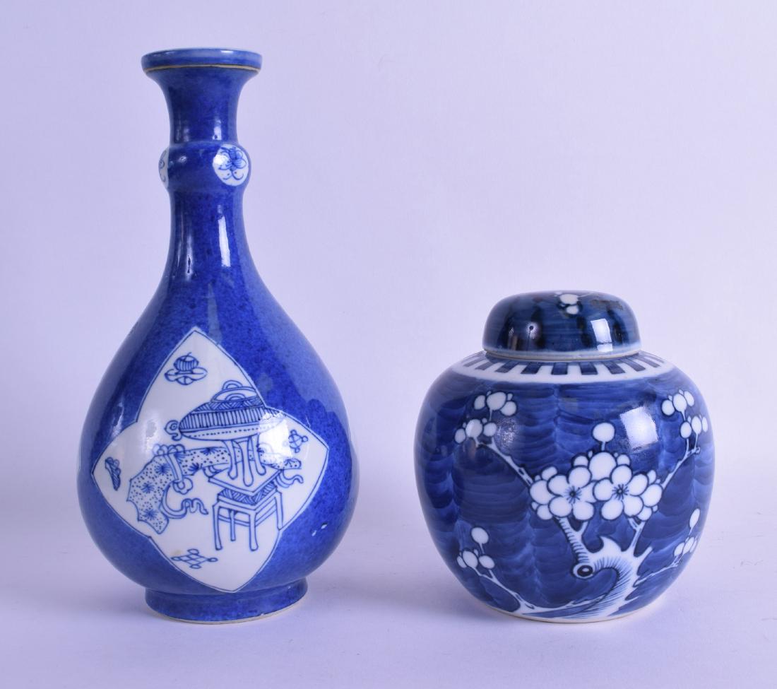AN EARLY 18TH CENTURY CHINESE BLUE AND WHITE WATER (1 of 2)