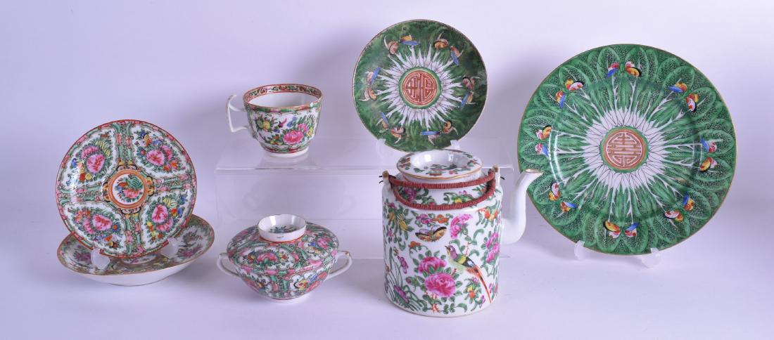 A 19TH CENTURY CHINESE CANTON FAMILLE ROSE TEAPOT AND (1 of 1)