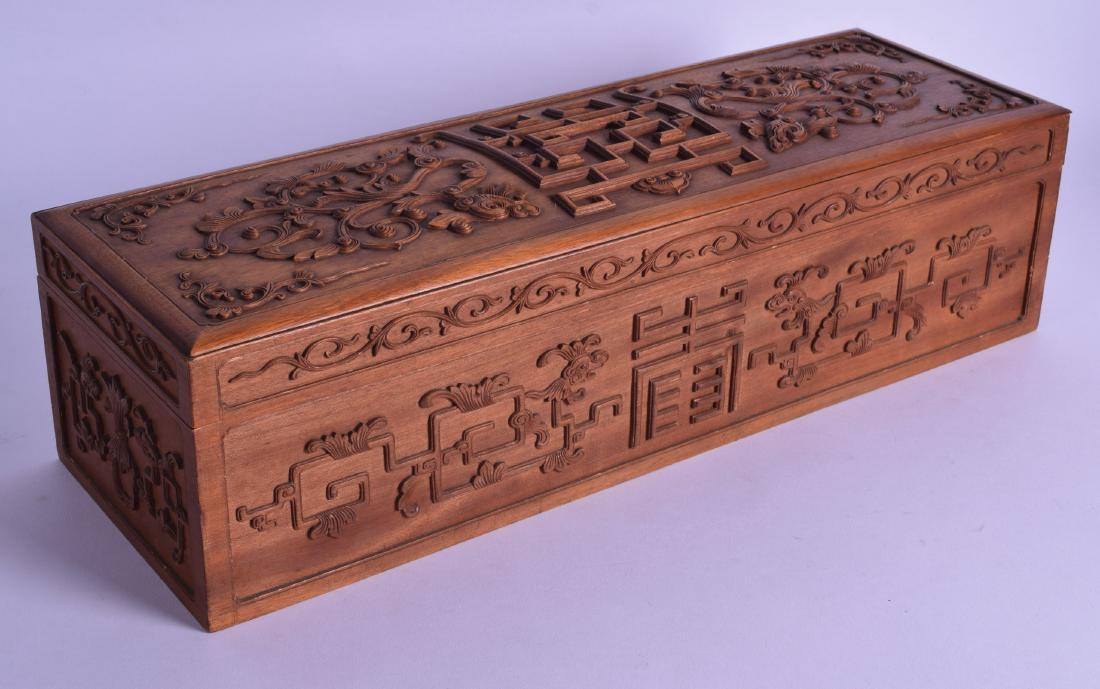 A FINE EARLY 20TH CENTURY CHINESE CARVED SANDALWOOD BOX (1 of 8)