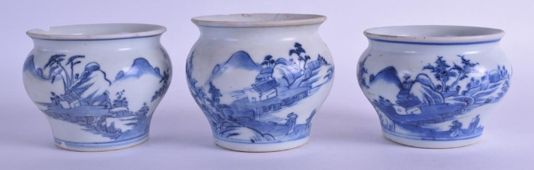 A SET OF THREE CHINESE CA MAU CARGO BLUE AND WHITE (1 of 2)