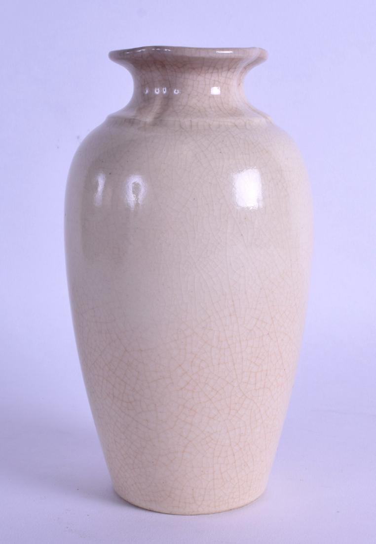 A GOOD LATE 19TH CENTURY JAPANESE MEIJI PERIOD CRACKLE (1 of 3)