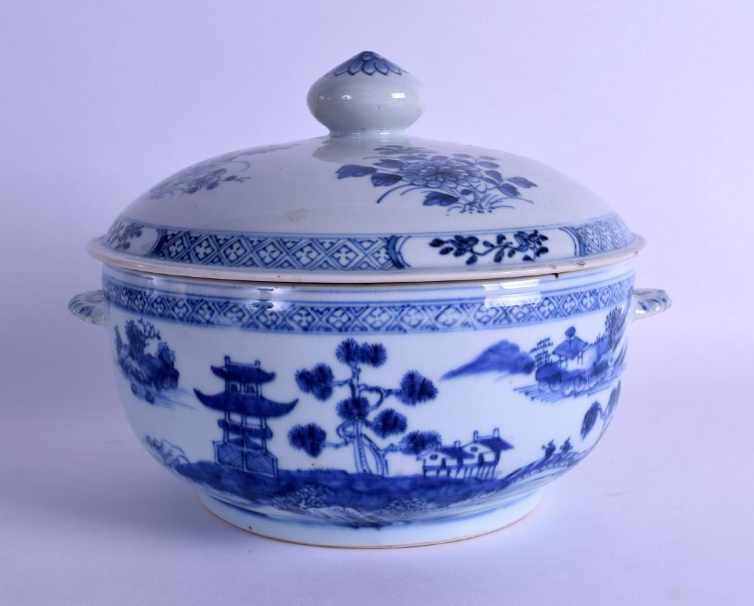 A LARGE 18TH CENTURY CHINESE EXPORT BLUE AND WHITE (1 of 3)