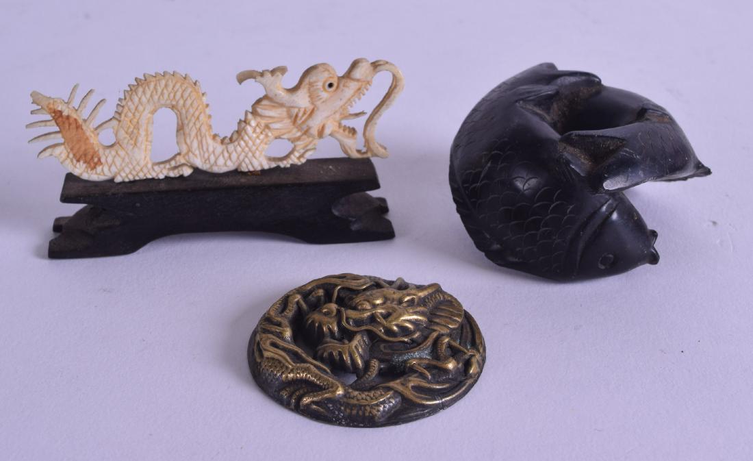 AN EARLY 20TH CENTURY CHINESE CARVED HARDSTONE DOUBLE: AN EARLY 20TH CENTURY CHINESE CARVED HARDSTONE DOUBLE FISH together with a sword fitting & bone dragon. (3)