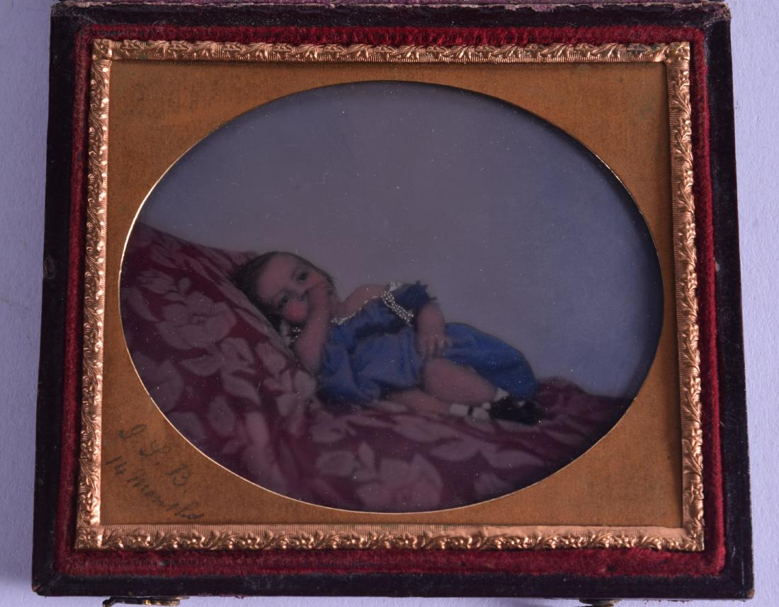 AN UNUSUAL 19TH CENTURY CASED DAGUERREOTYPE depicting a: AN UNUSUAL 19TH CENTURY CASED DAGUERREOTYPE depicting a child reclining. 7.5 cm wide.
