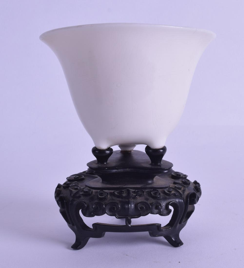A 17TH/18TH CENTURY CHINESE BLANC DE CHINE PORCELAIN (1 of 3)