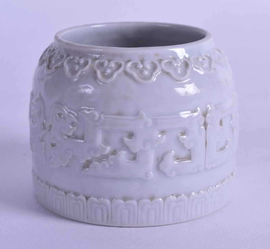 A CHINESE QING DYNASTY BLANC DE CHINE BRUSH WASHER: A CHINESE QING DYNASTY BLANC DE CHINE BRUSH WASHER bearing Qianlong marks to base, decorated with stylised birds and rui motifs. 6.5 cm wide.