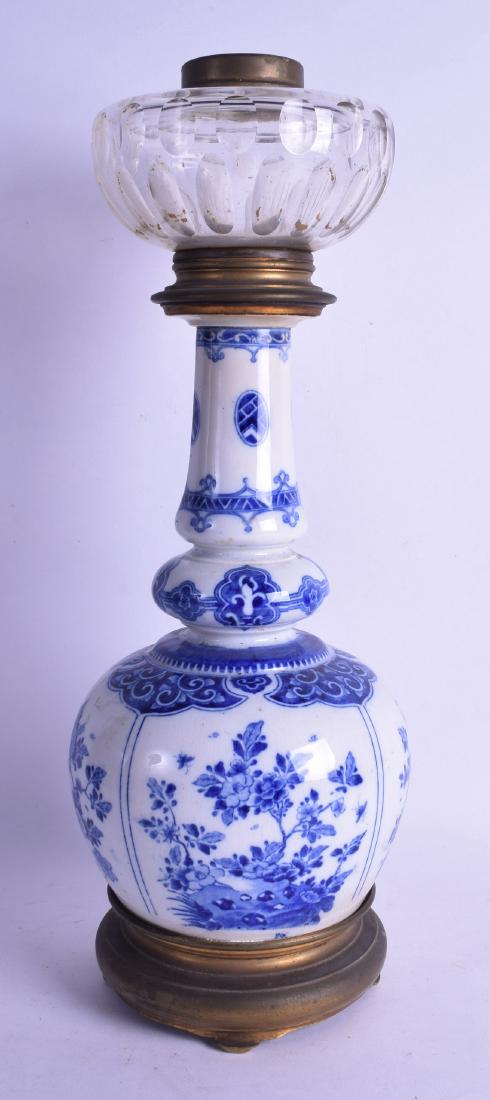 AN EARLY 20TH CENTURY CHINESE BLUE AND WHITE DOUBLE (1 of 2)