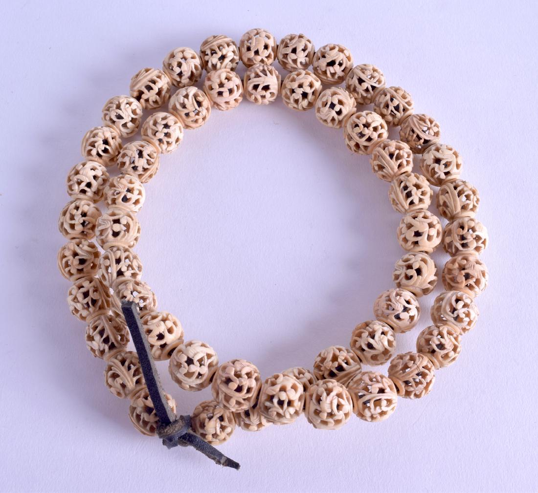 AN UNUSUAL ANTIQUE CONTINENTAL CARVED BONE NECKLACE of: AN UNUSUAL ANTIQUE CONTINENTAL CARVED BONE NECKLACE of pierced foliate form. 66 cm long.