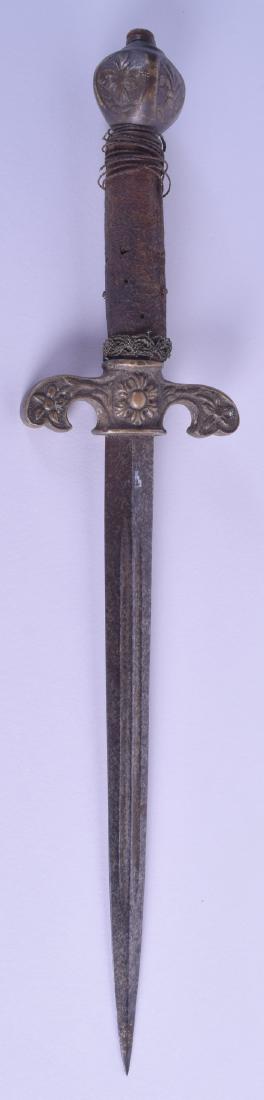 A 17TH/18TH CENTURY CONTINENTAL DAGGER with bronze (1 of 2)