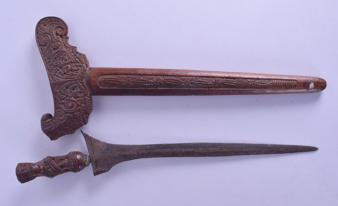 A 19TH CENTURY SOUTH EAST ASIAN KRISS DAGGER the (1 of 2)