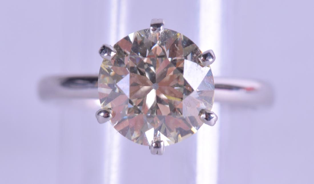 A FINE ANTIQUE PLATINUM AND DIAMOND SOLITAIRE RING of (1 of 4)