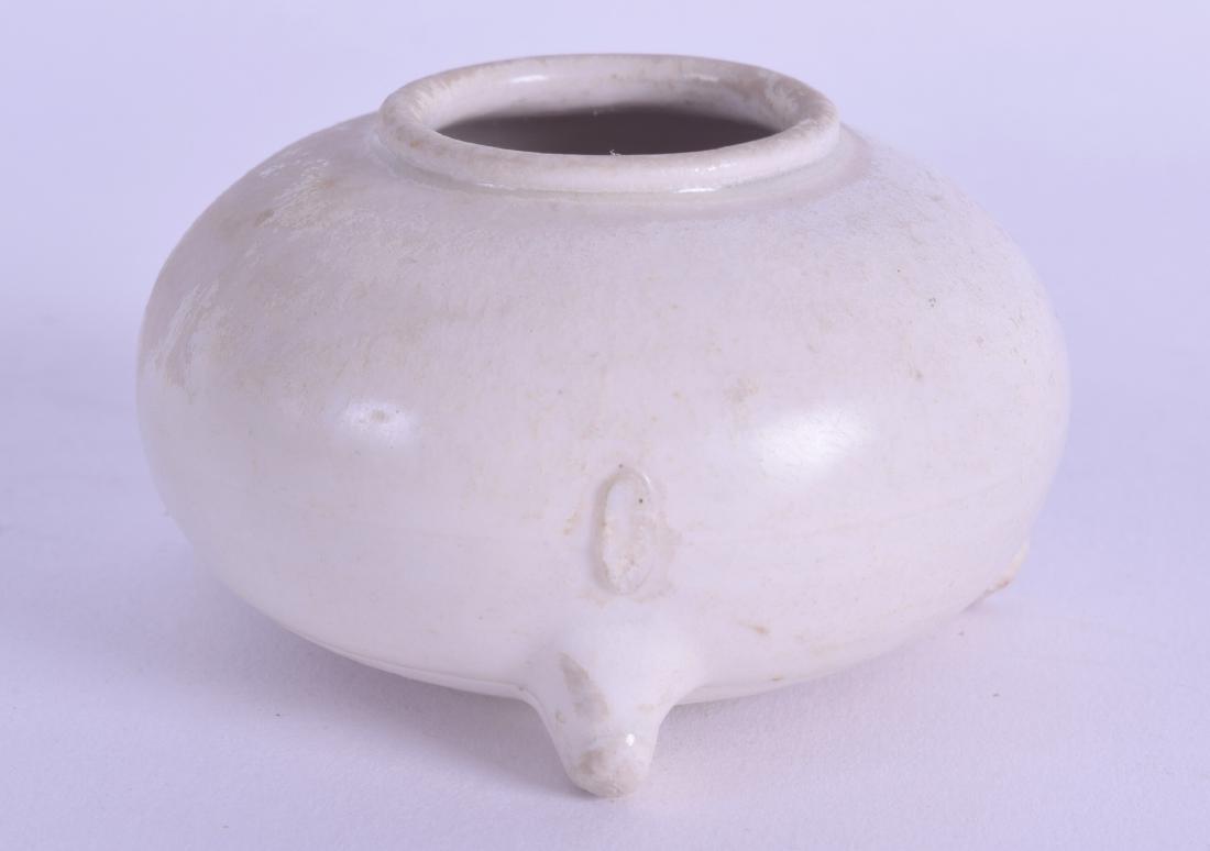 A GOOD EARLY CHINESE BLANC DE CHINE PORCELAIN BRUSH (1 of 3)