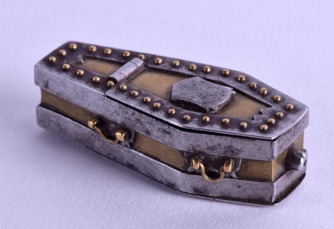 A VERY RARE EARLY 19TH CENTURY NOVELTY SNUFF BOX in the (1 of 2)
