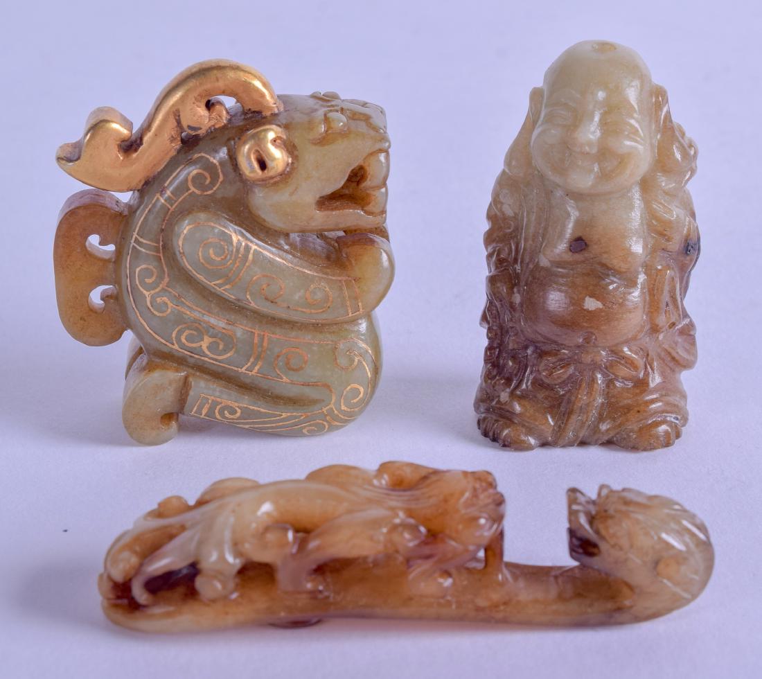 A CHINESE QING DYNASTY CARVED MUTTON JADE BELT HOOK (1 of 2)