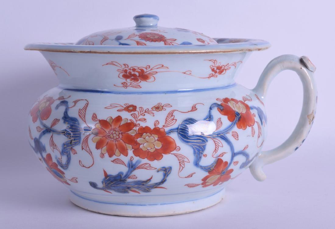 A RARE 18TH CENTURY CHINESE EXPORT IMARI CHAMBER POT