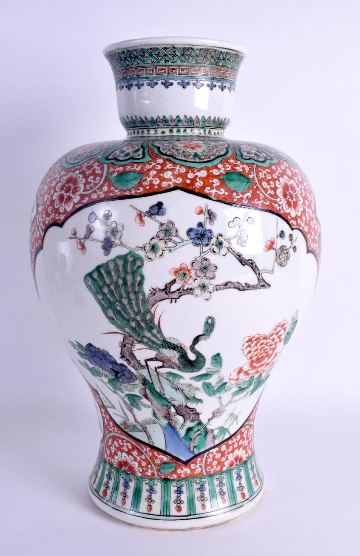 A LARGE 19TH CENTURY CHINESE BLUE AND WHITE CYLINDRICAL (1 of 5)