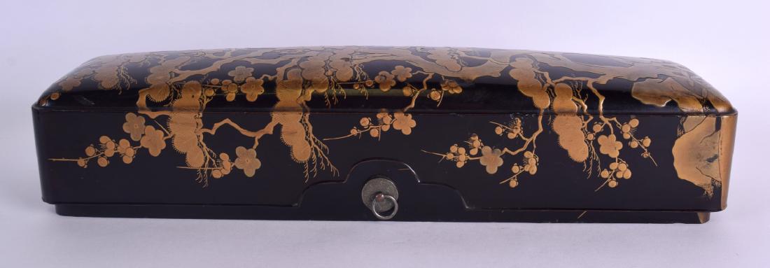 AN EARLY 19TH CENTURY JAPANESE EDO PERIOD BLACK LACQUER (1 of 8)