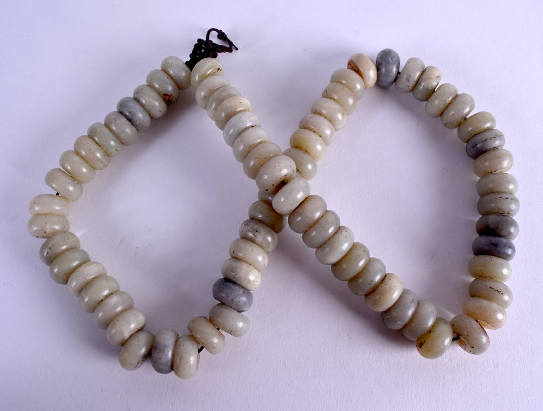 A 19TH CENTURY CHINESE CARVED MUTTON JADE BEAD NECKLACE (1 of 2)