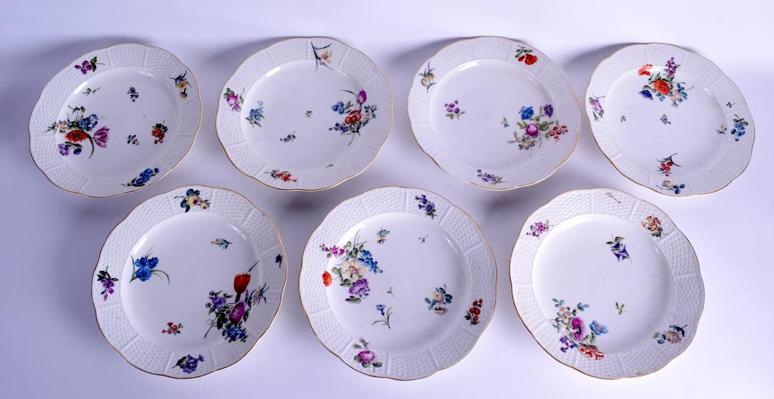 A SET OF SEVEN 18TH CENTURY OUD LOOSDRECHT PORCELAIN: A SET OF SEVEN 18TH CENTURY OUD LOOSDRECHT PORCELAIN PLATES painted with floral sprays in the Meissen style. 24 cm wide. (7)