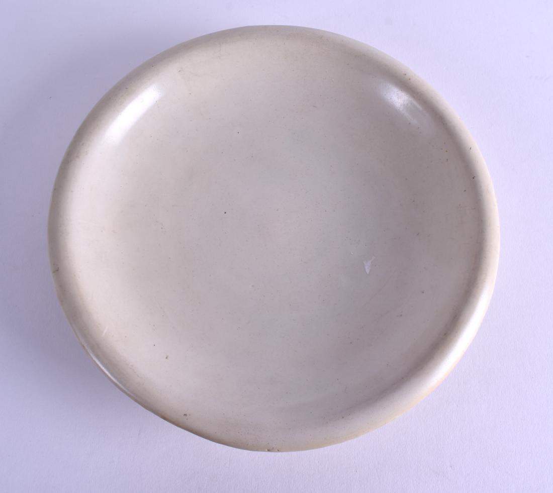 A 17TH CENTURY DUTCH DELFT CREAM GLAZED SAUCER DISH (1 of 2)