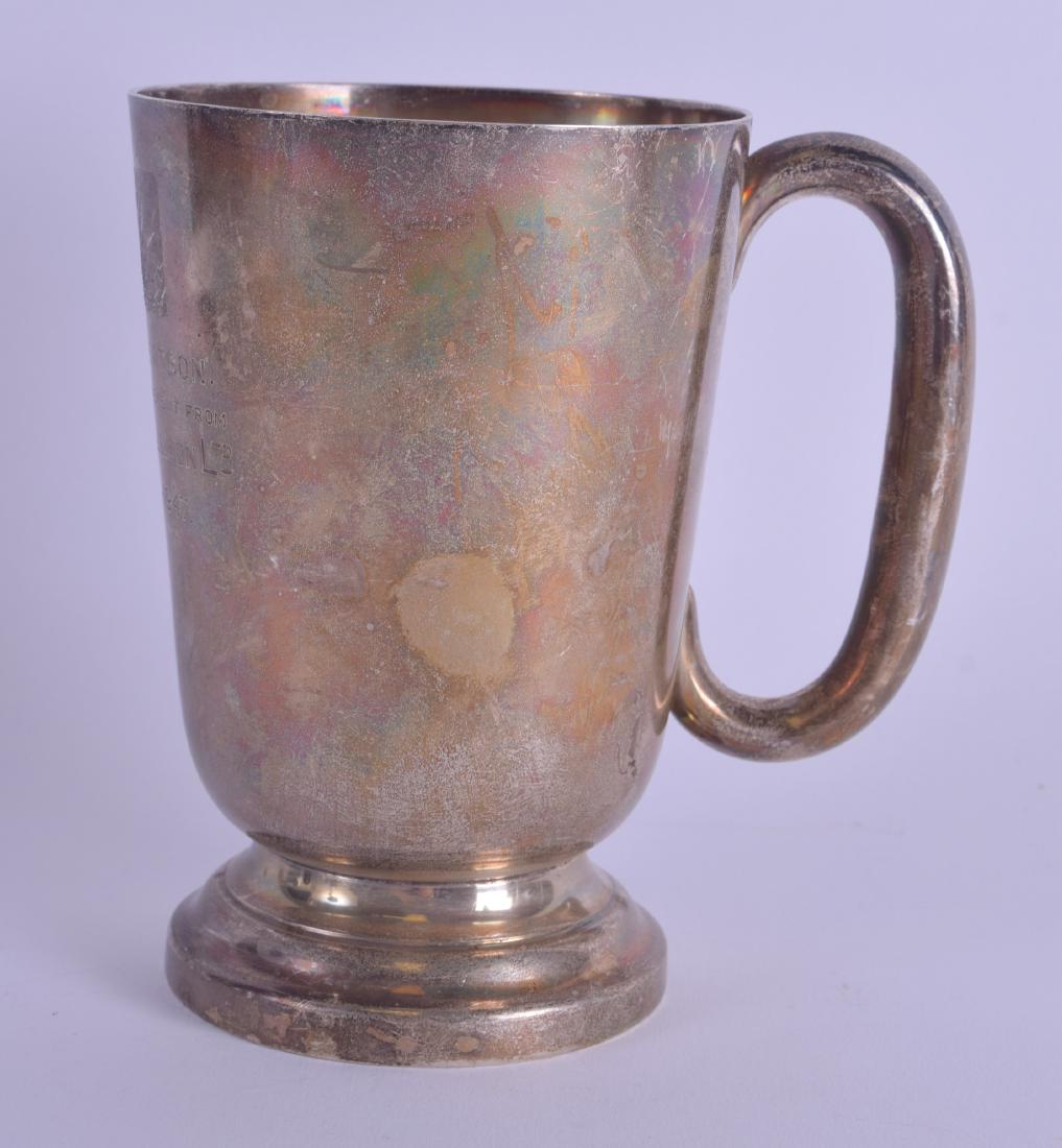 A LARGE 1940S SILVER TANKARD. Birmingham 1946. 13.2 oz. (1 of 3)