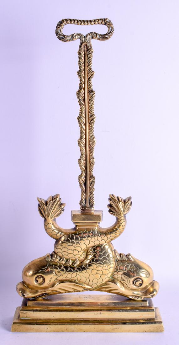 A GEORGE III BRONZE ENTWINED DOLPHIN DOOR STOP. 48 cm x: A GEORGE III BRONZE ENTWINED DOLPHIN DOOR STOP. 48 cm x 22 cm.