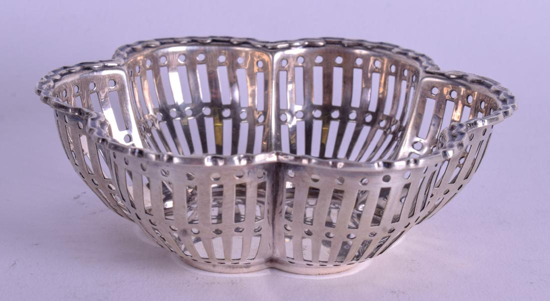 AN ANTIQUE SILVER SWEETMEAT DISH. 1.3 oz. 8.5 cm wide. (1 of 3)