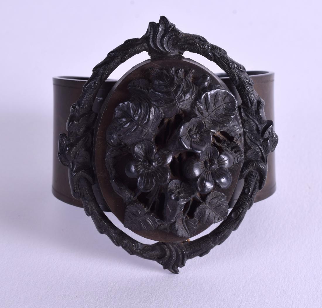 A VICTORIAN CARVED JET BANGLE. 6 cm wide. (1 of 2)
