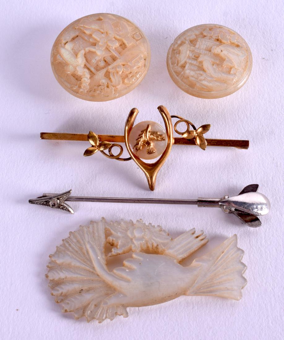 AN EDWARDIAN YELLOW METAL BROOCH etc. (5) (1 of 2)