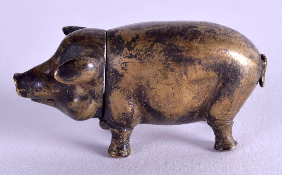 A BRASS PIG VESTA CASE. 6.25 cm wide. (1 of 4)