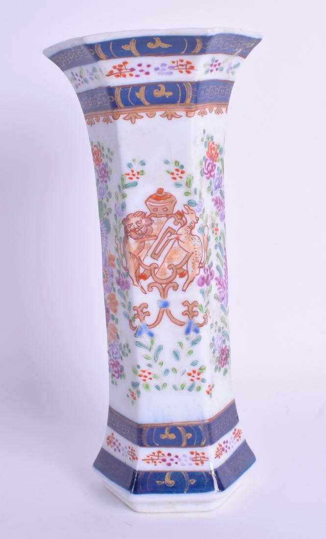 A 19TH CENTURY FRENCH SAMSONS OF PARIS VASE Chinese: A 19TH CENTURY FRENCH SAMSONS OF PARIS VASE Chinese Export style. 22 cm high.
