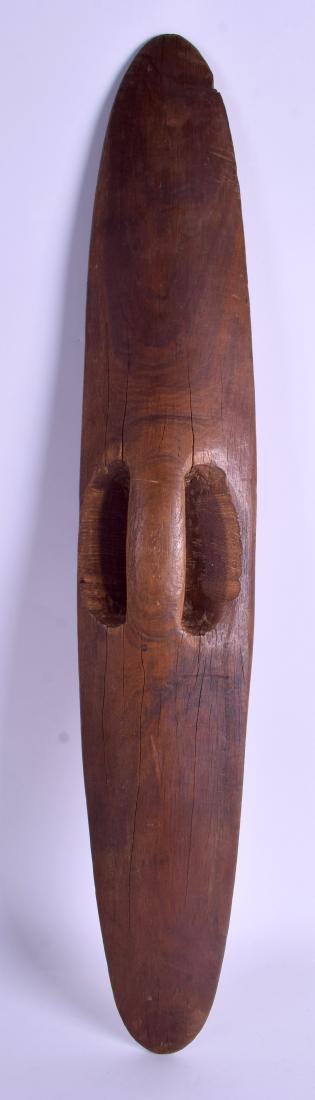 A TRIBAL SOUTHSEA ISLANDS POLYNESIAN PARRYING SHIELD. (1 of 2)
