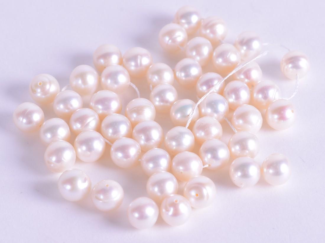 ASSORTED FRESHWATER PEARLS. (qty) (1 of 1)
