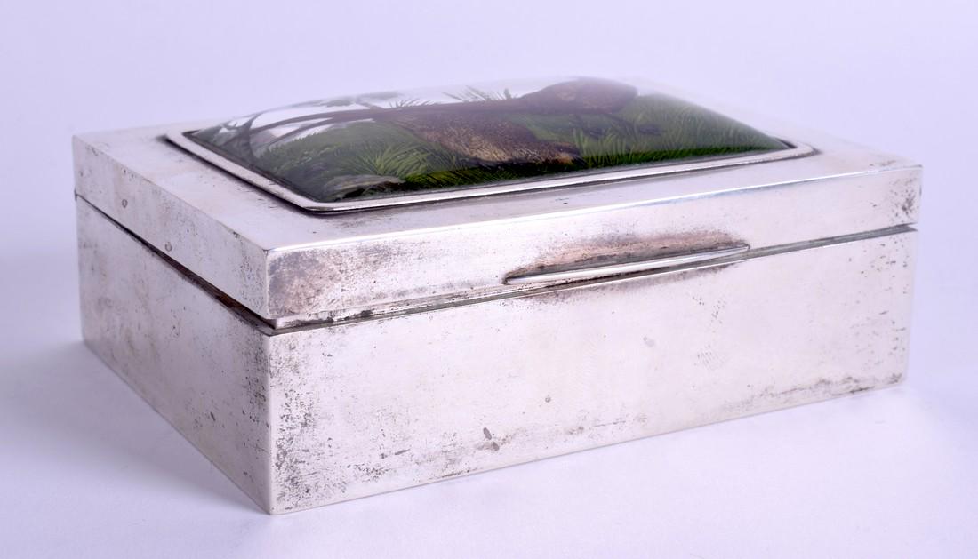A FINE ANTIQUE CONTINENTAL SILVER AND REVERSE PAINTED: A FINE ANTIQUE CONTINENTAL SILVER AND REVERSE PAINTED ESSEX CRYSTAL BOX in the manner of Thomas Johnson. 15.5 oz. 12.5 cm x 9.5 cm.