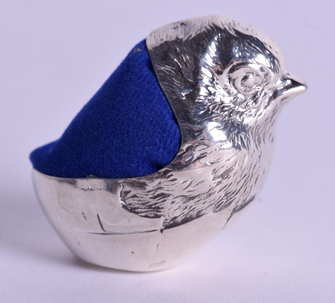 A SILVER BIRD PIN CUSHION. 4.75 cm wide.: A SILVER BIRD PIN CUSHION. 4.75 cm wide.