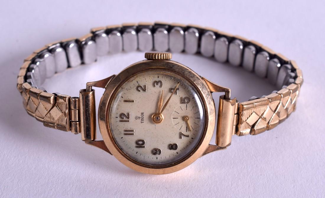 A 9CT GOLD TUDOR WRISTWATCH. 1.75 cm wide.: A 9CT GOLD TUDOR WRISTWATCH. 1.75 cm wide.