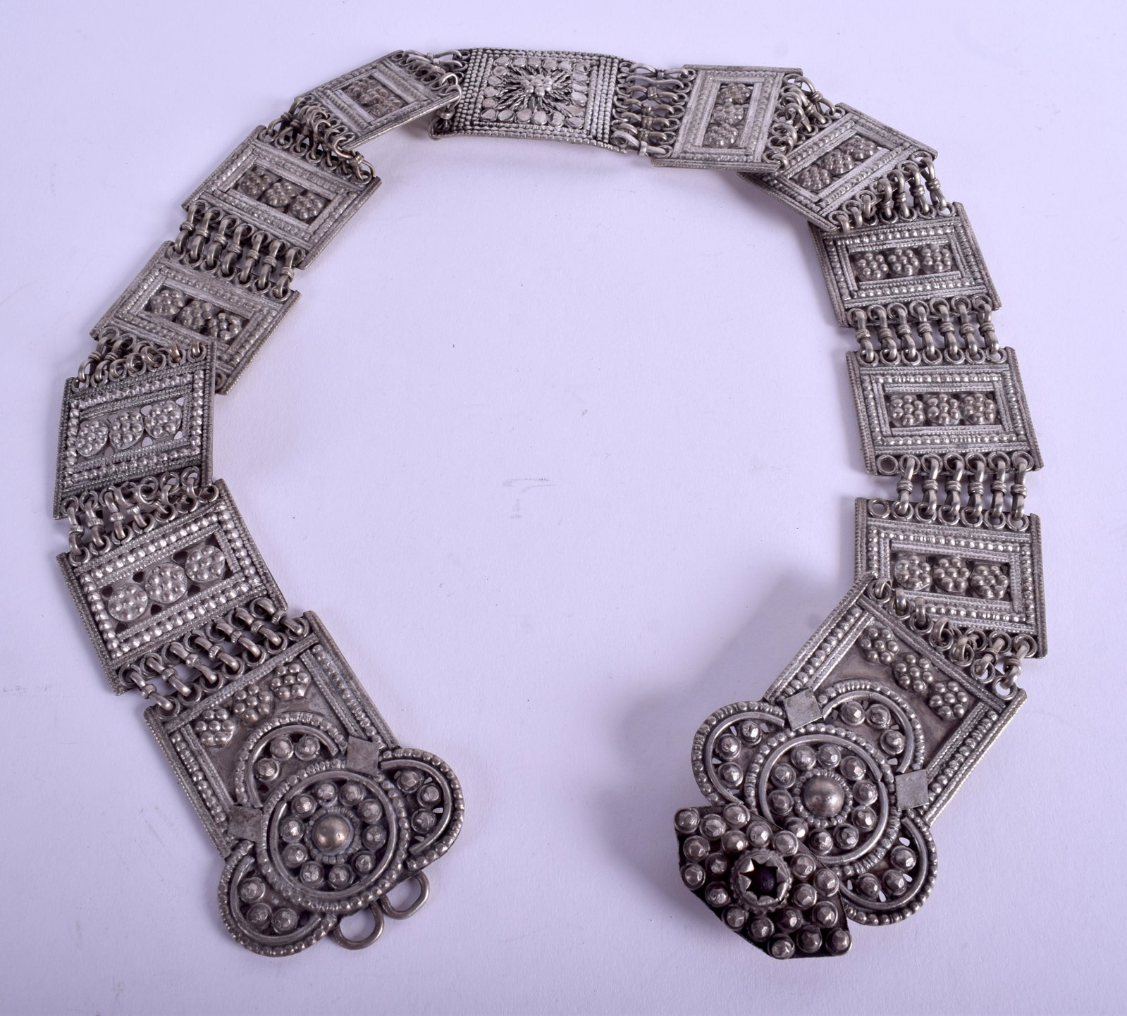 AN EARLY 20TH CENTURY MIDDLE EASTERN SILVER BELT: AN EARLY 20TH CENTURY MIDDLE EASTERN SILVER BELT decorated with roundels. 13.9 oz. 73 cm long.