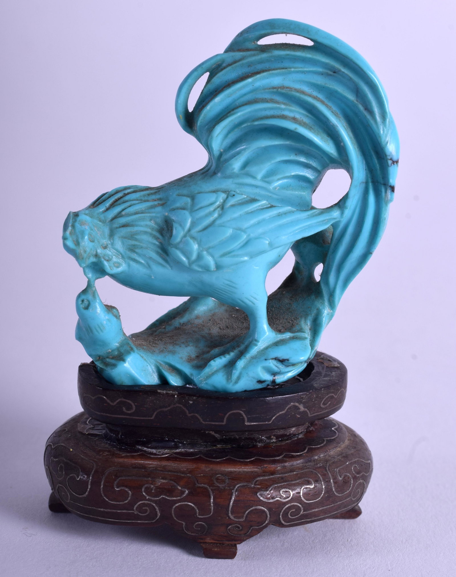 A LATE 19TH CENTURY CHINESE CARVED TURQUOISE FIGURE OF: A LATE 19TH CENTURY CHINESE CARVED TURQUOISE FIGURE OF A HEN modelled upon a silver inlaid base. Turquoise 4.5 cm x 3.75 cm.