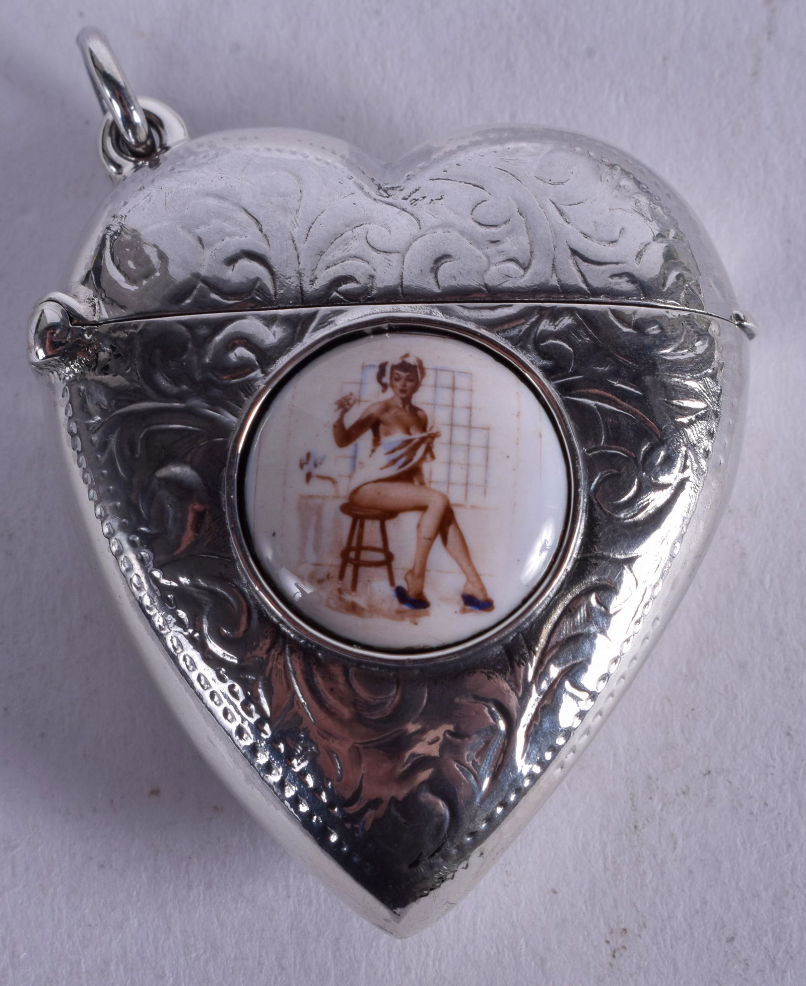 A SILVER HEART VESTA CASE. 3.5 cm wide. (1 of 3)