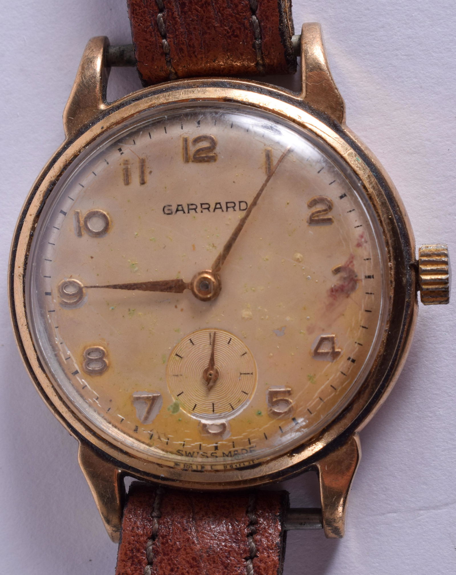 A VINTAGE 9CT GOLD GARRARD WRISTWATCH. 3 cm diameter. (1 of 3)