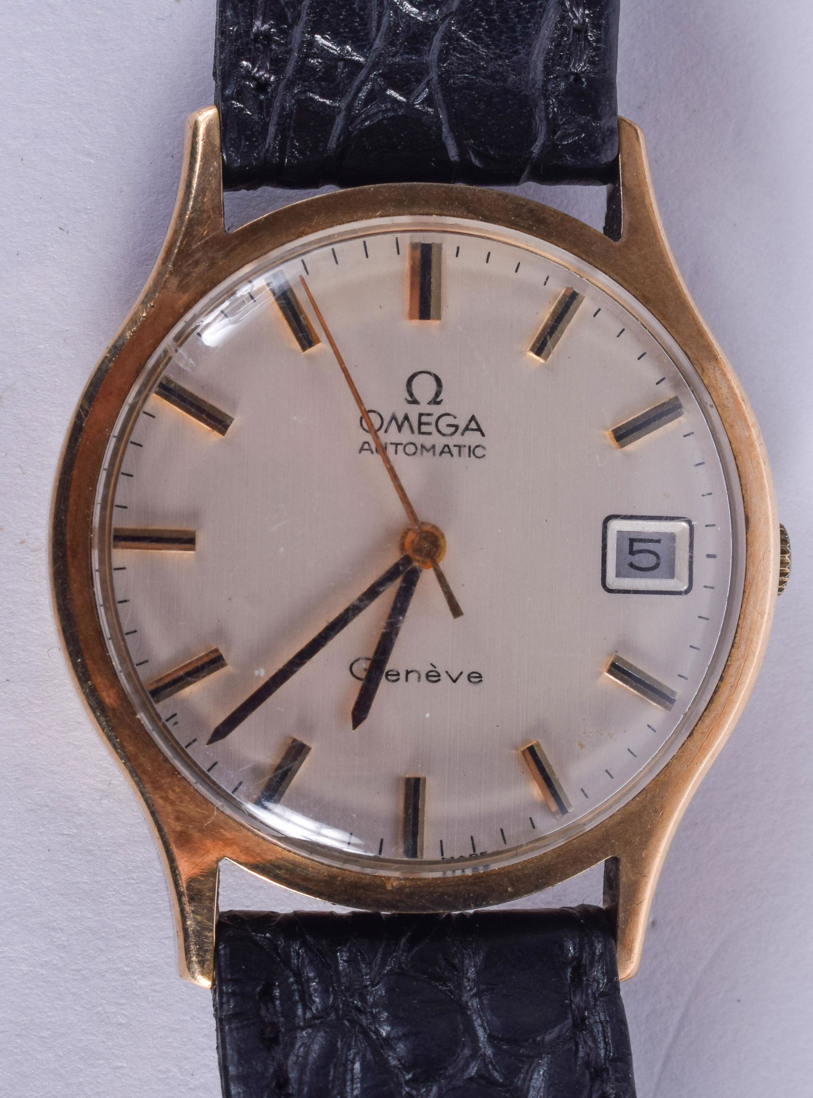 A VINTAGE OMEGA AUTOMATIC WRISTWATCH. 3.25 cm diameter. (1 of 4)